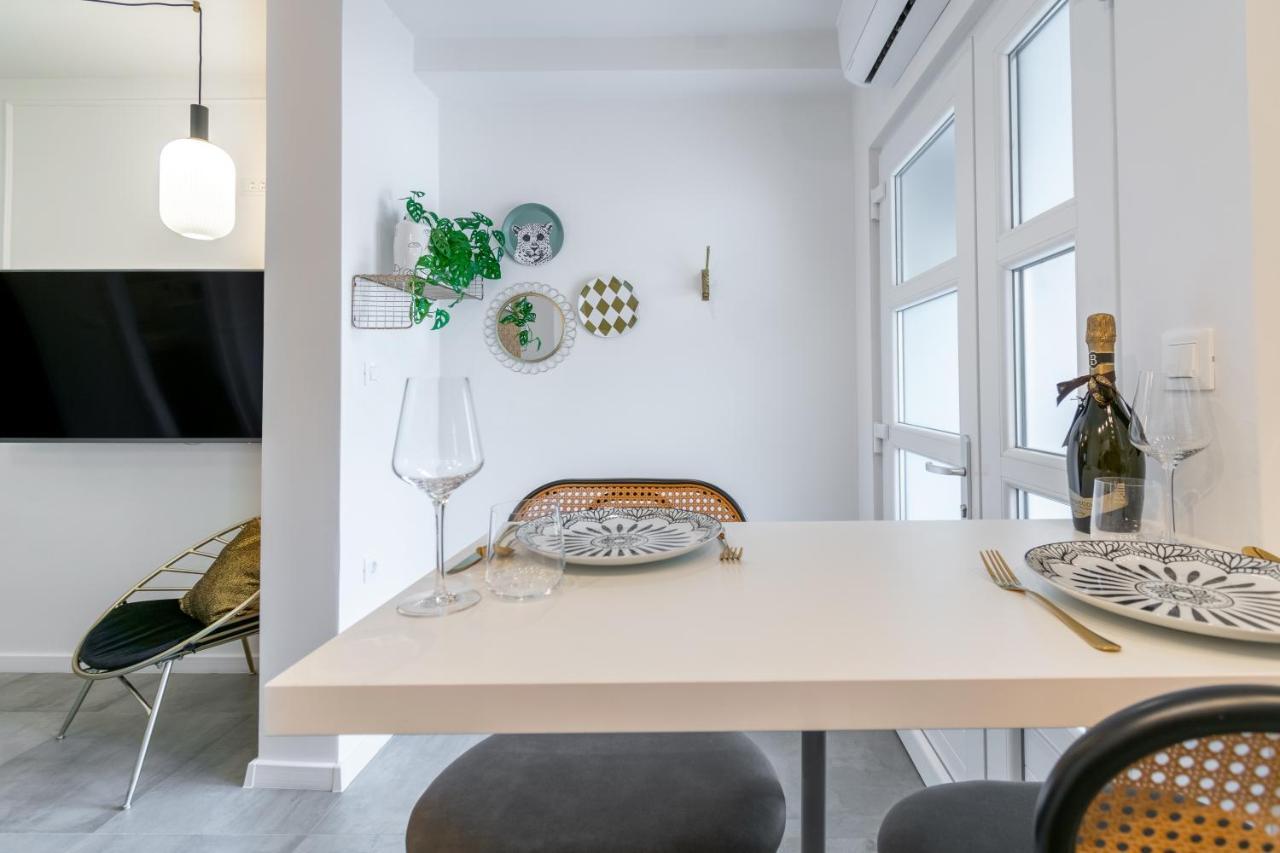 Studio Apartment Smile, Near Beach & Center, Free Parking, Balcony Makarska Eksteriør bilde