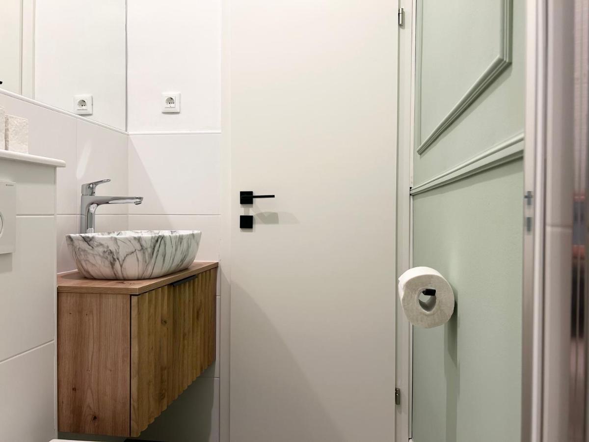Studio Apartment Smile, Near Beach & Center, Free Parking, Balcony Makarska Eksteriør bilde